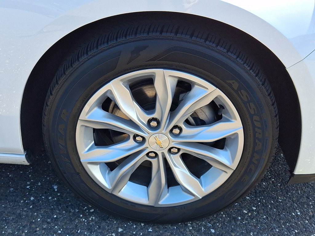 Used 2025 Chevrolet Malibu LT FWD image 9