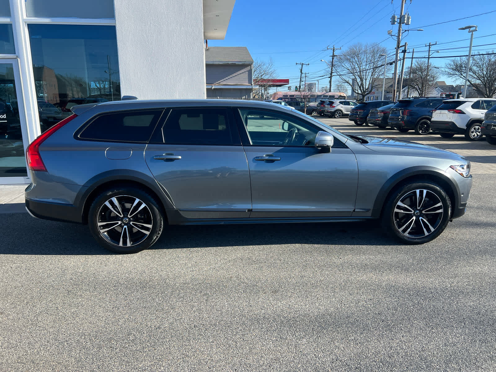 Used 2018 Volvo V90 T5 Cross Country w/ Convenience Package image 7