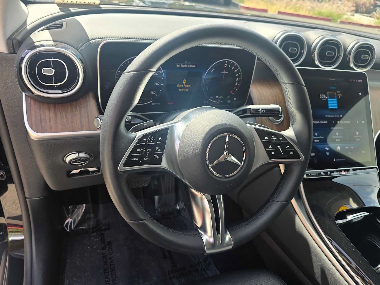 Used 2025 Mercedes-Benz GLC 350e 4MATIC image 25