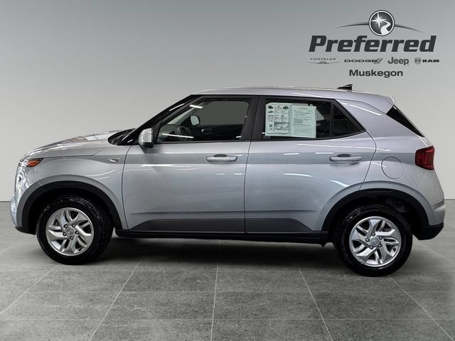 Used 2022 Hyundai Venue SE FWD image 9