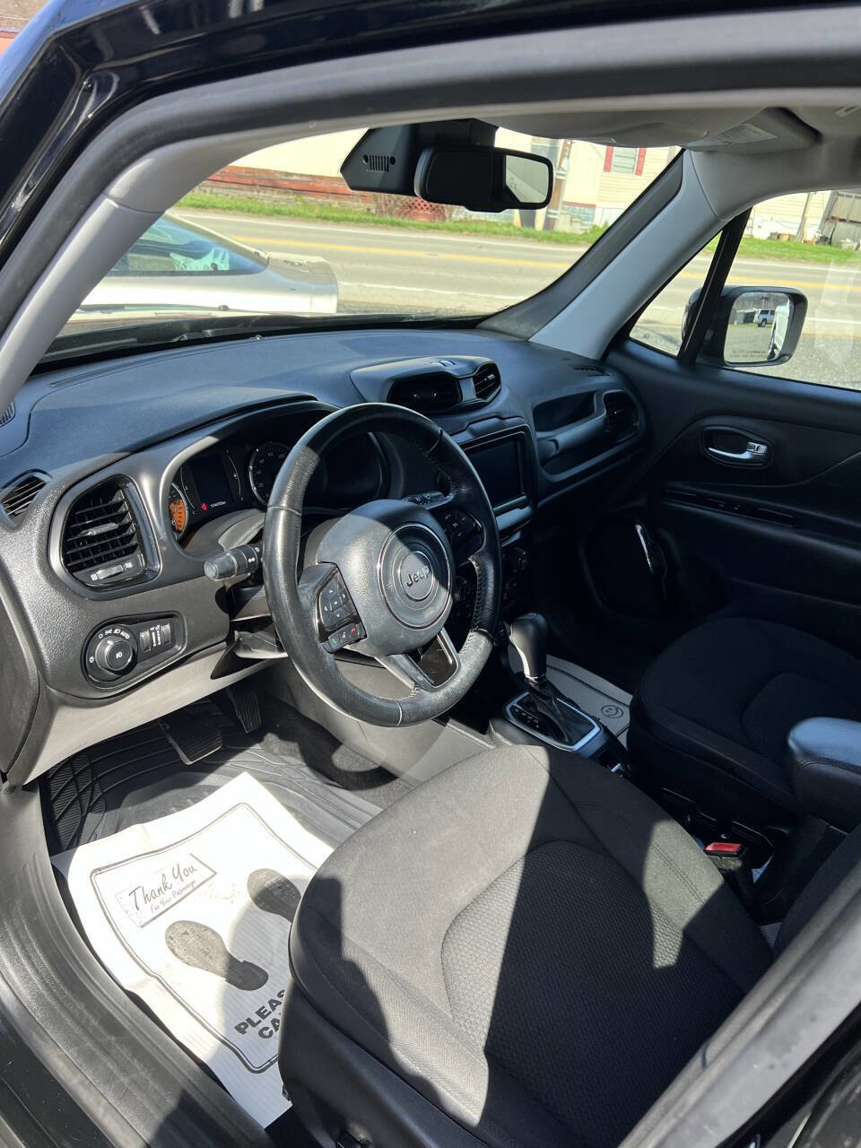 Used 2018 Jeep Renegade Altitude FWD image 9