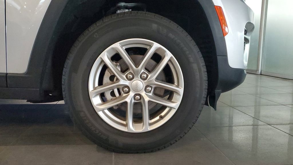 Used 2025 Jeep Grand Cherokee Laredo X image 7