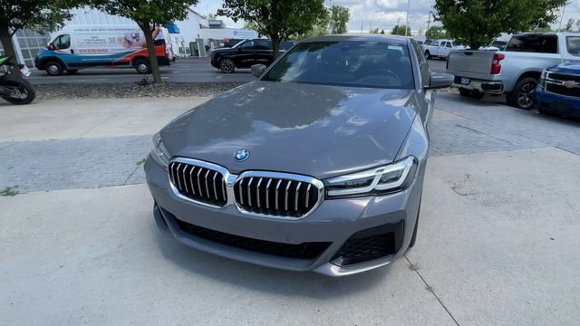 Used 2022 BMW 530e xDrive w/ Premium Package AWD/4WD image 5
