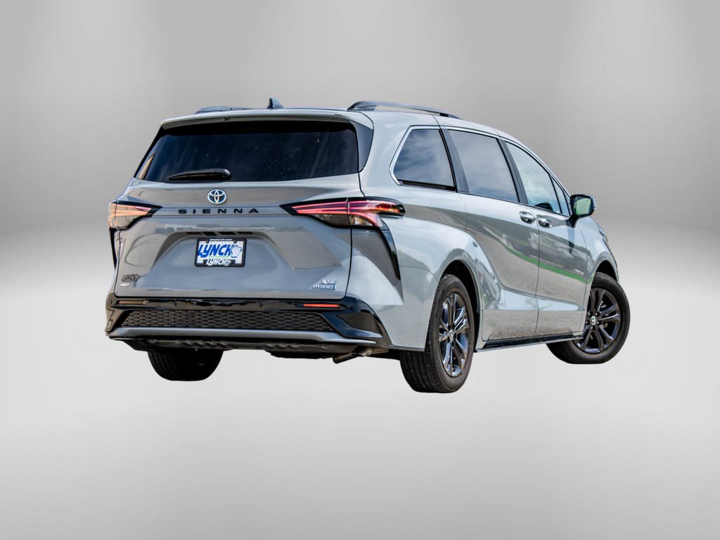 Used 2024 Toyota Sienna XSE w/ XSE Plus Package AWD/4WD image 9