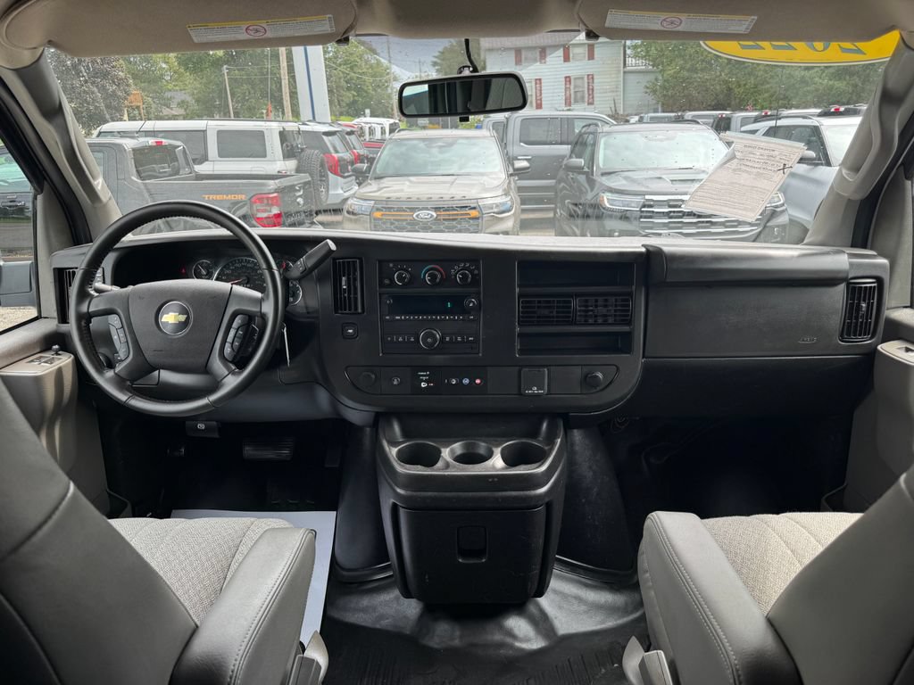 Used 2022 Chevrolet Express 3500 Extended RWD image 23