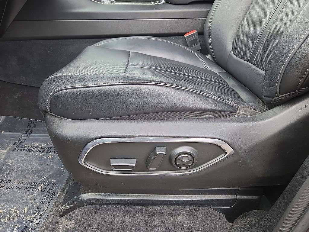 Used 2024 Jeep Wagoneer L Series II RWD image 25