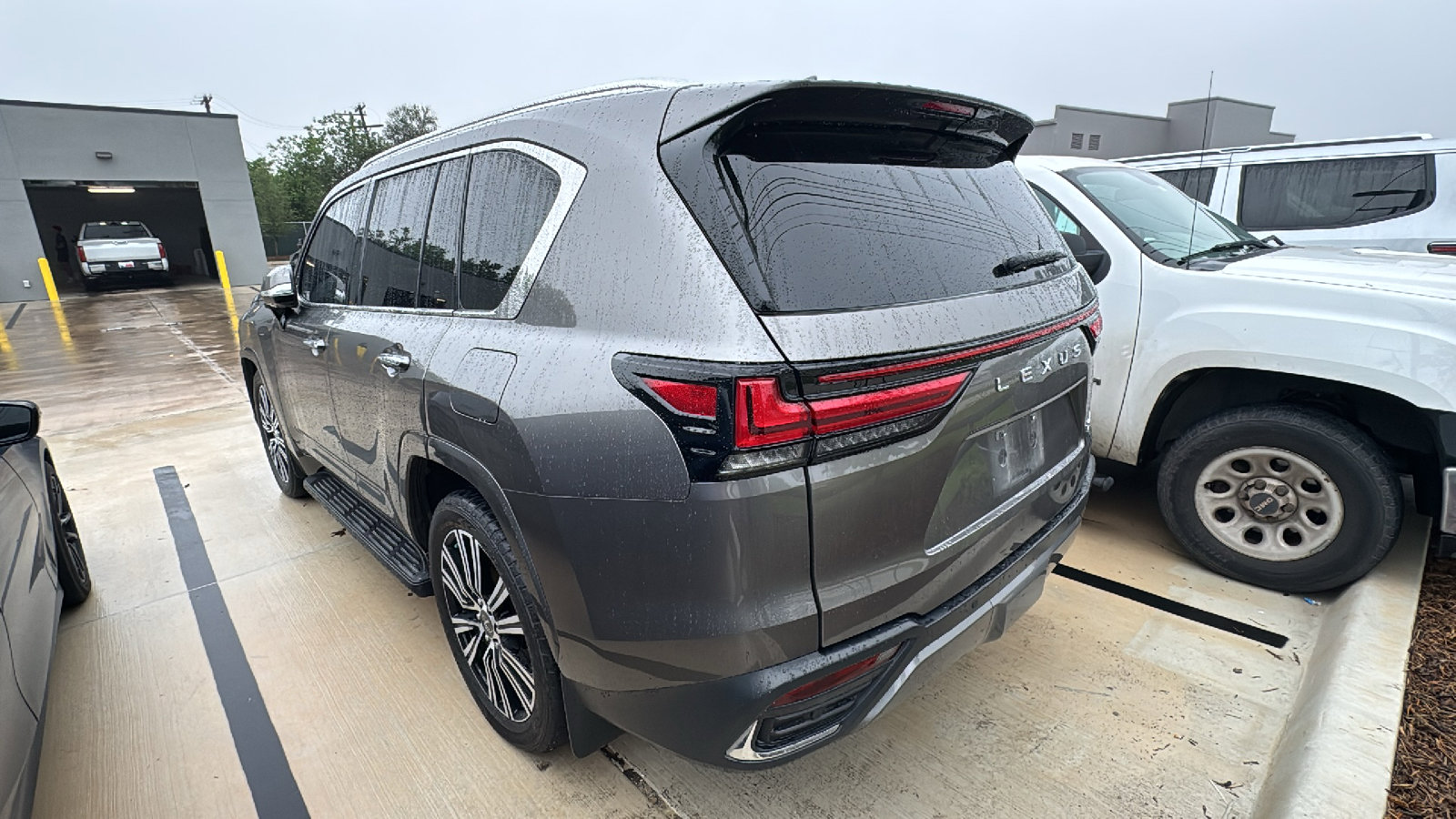 Used 2024 Lexus LX 600 4WD w/ Luxury Package image 6