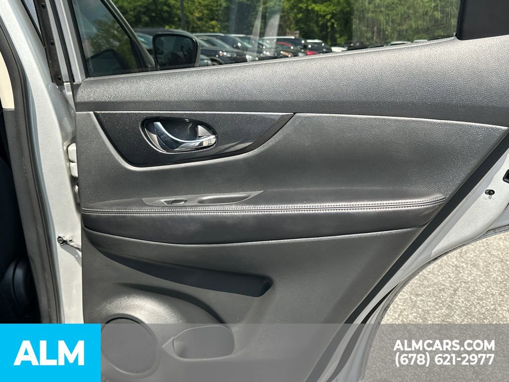 Used 2017 Nissan Rogue S AWD/4WD image 19