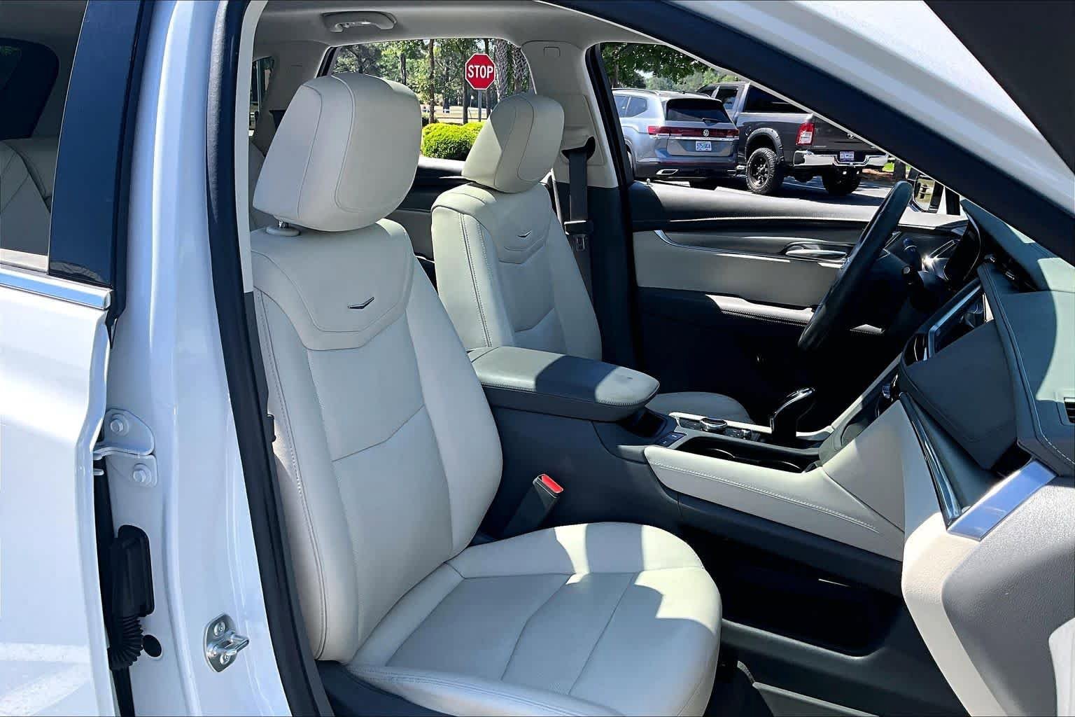 Used 2024 Cadillac XT5 Premium Luxury w/ Technology Package FWD image 9