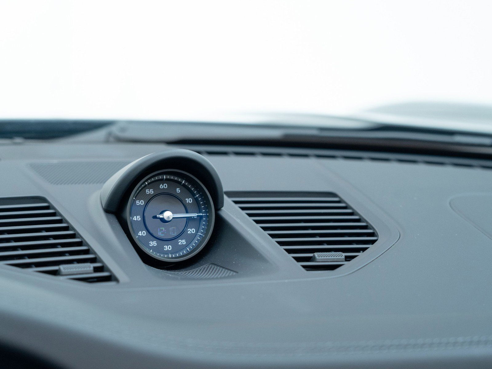 Certified 2025 Porsche 911 Carrera image 27