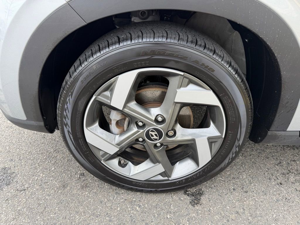 Used 2021 Hyundai Venue SEL w/ Cargo Package image 12