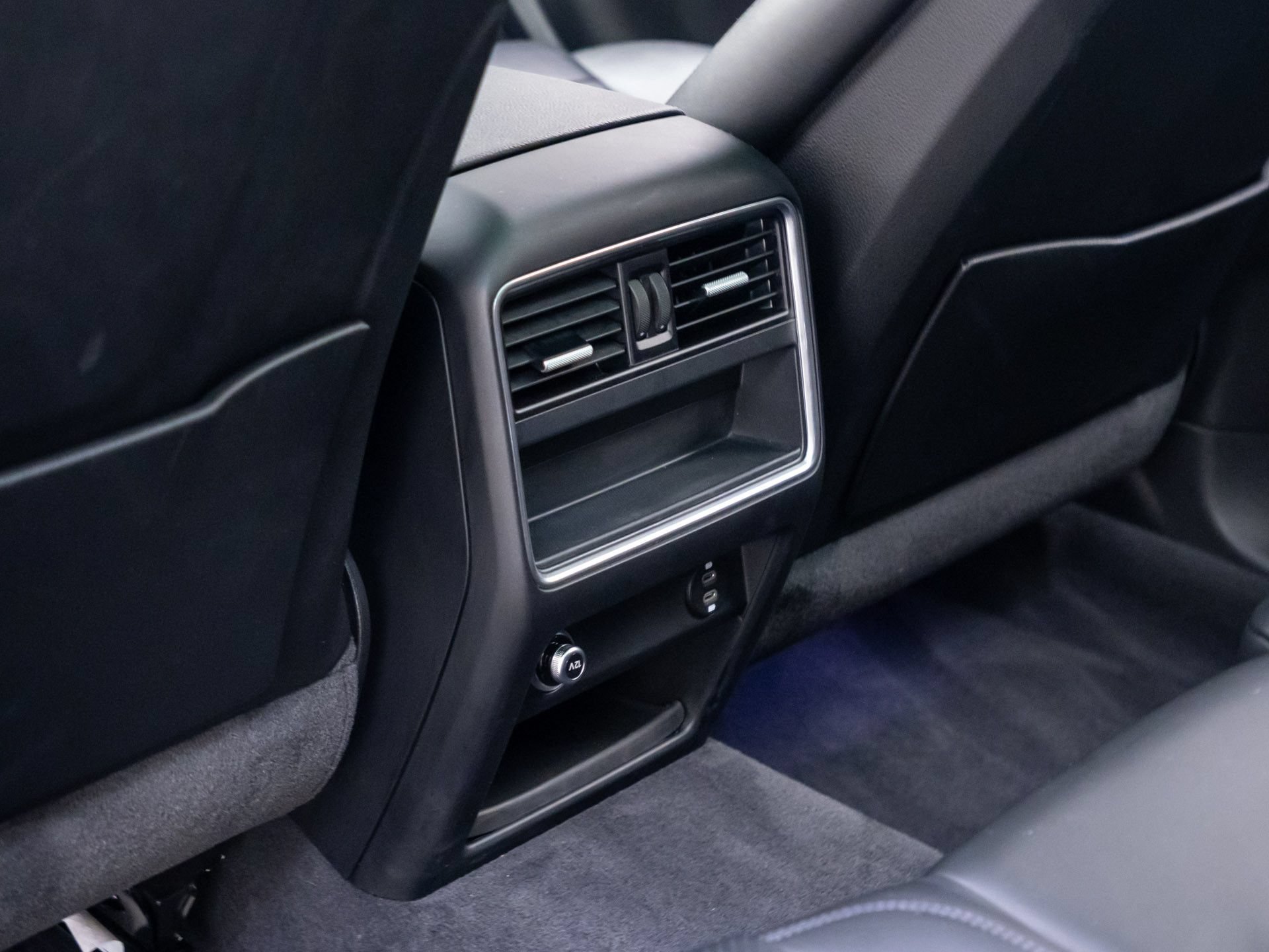 Certified 2023 Porsche Cayenne AWD/4WD image 18