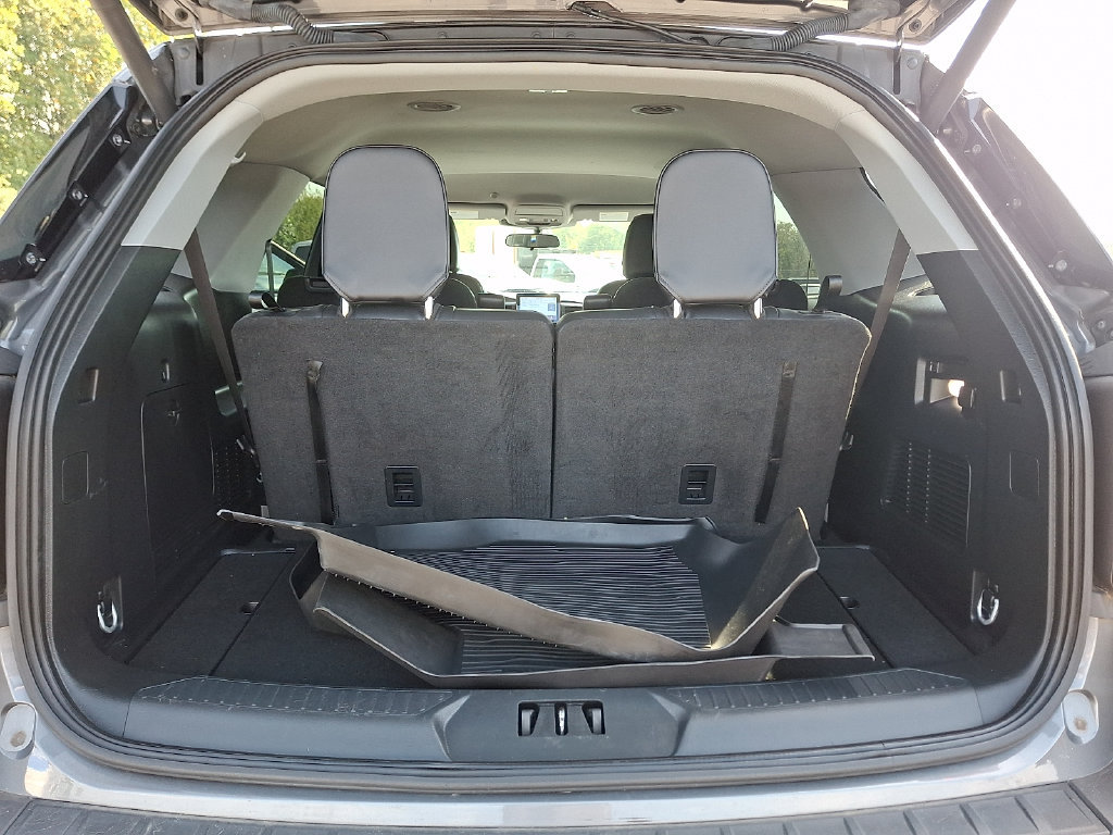 Used 2023 Ford Explorer XLT w/ Equipment Group 202A AWD/4WD image 27