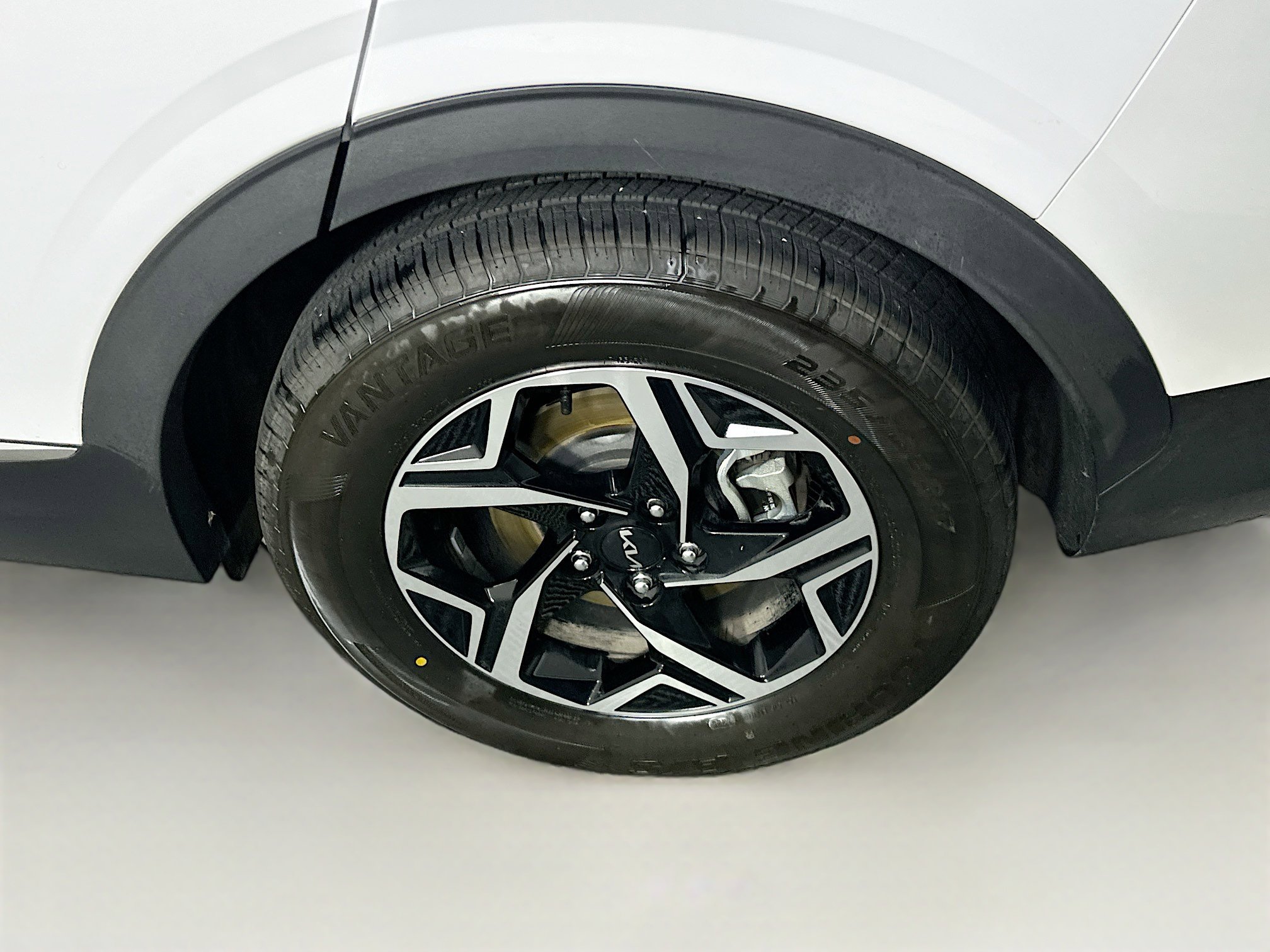 Used 2025 Kia Sportage LX image 11