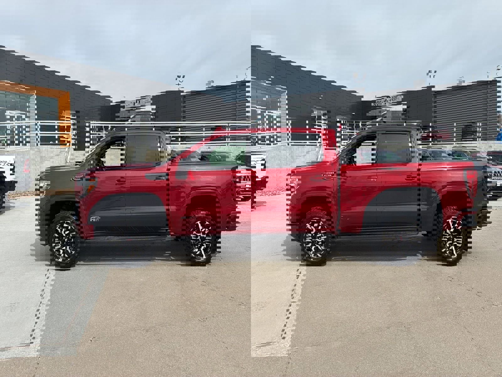 Used 2021 GMC Sierra 1500 AT4 w/ AT4 Premium Package image 2