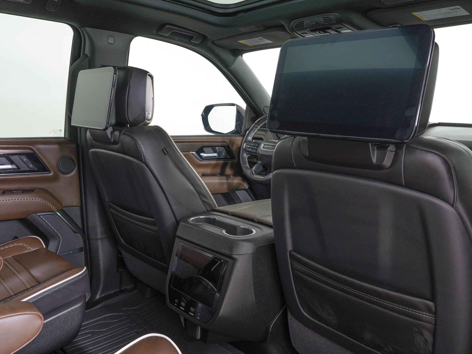Used 2026 GMC Yukon XL Denali Ultimate AWD/4WD image 12