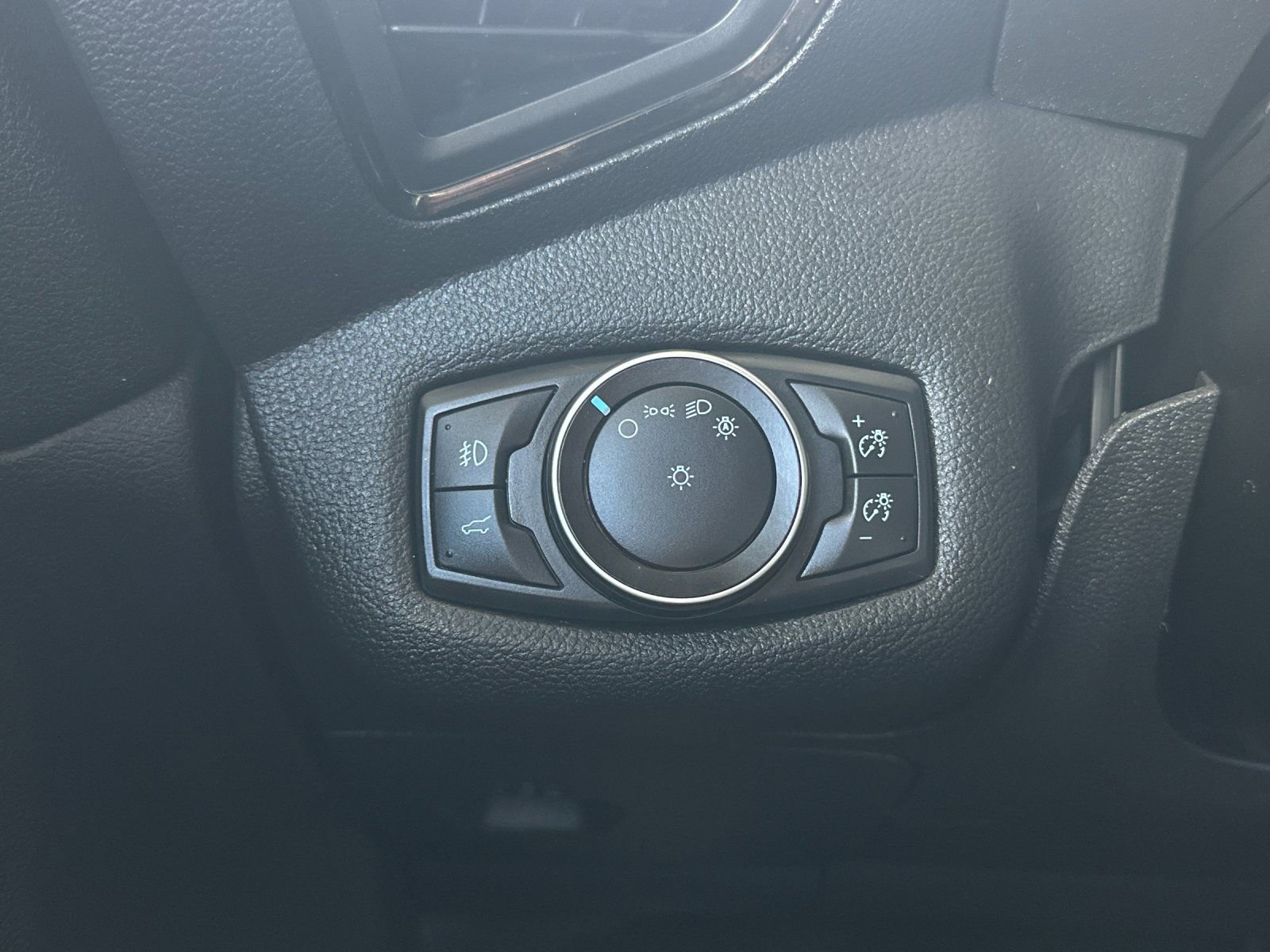 Used 2018 Ford Escape Titanium image 27