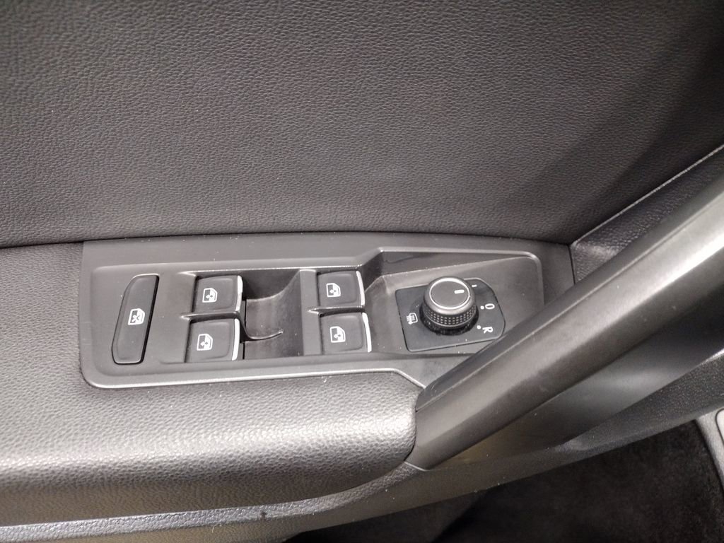 Used 2021 Volkswagen Tiguan SEL image 22