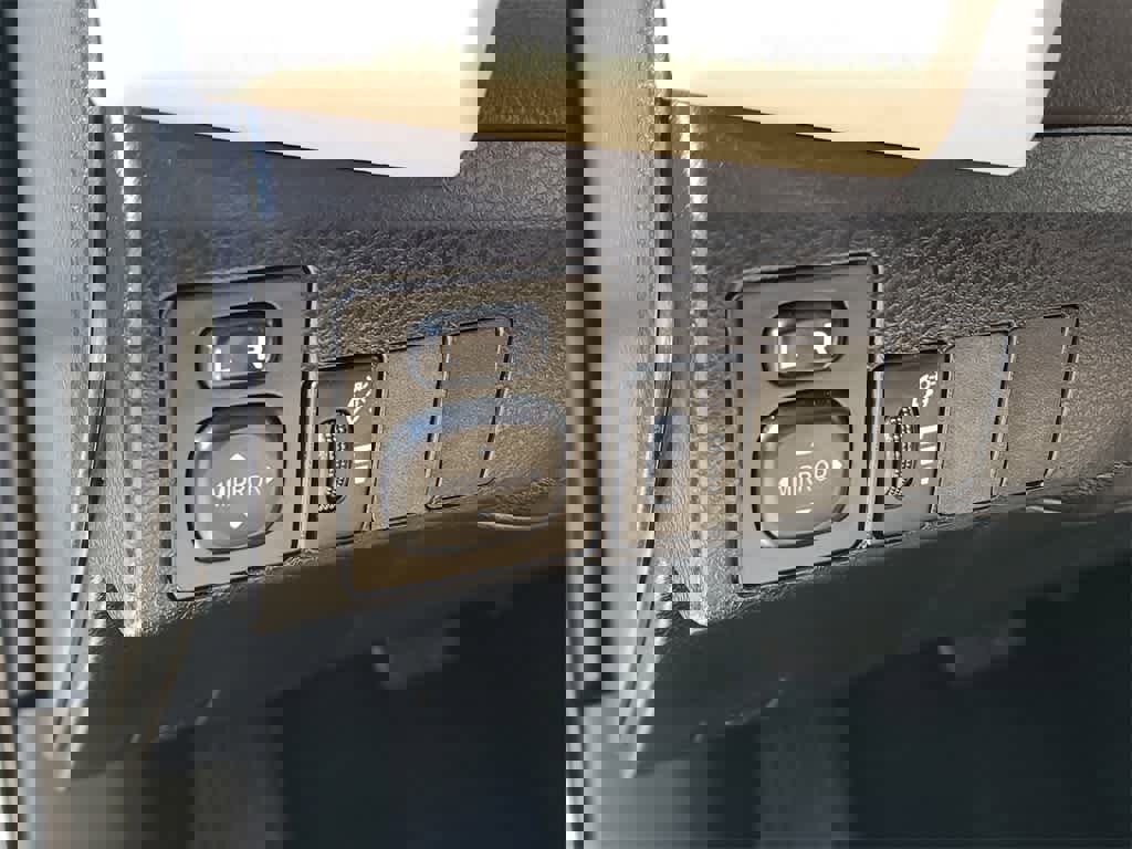 Used 2015 Toyota Corolla LE image 20