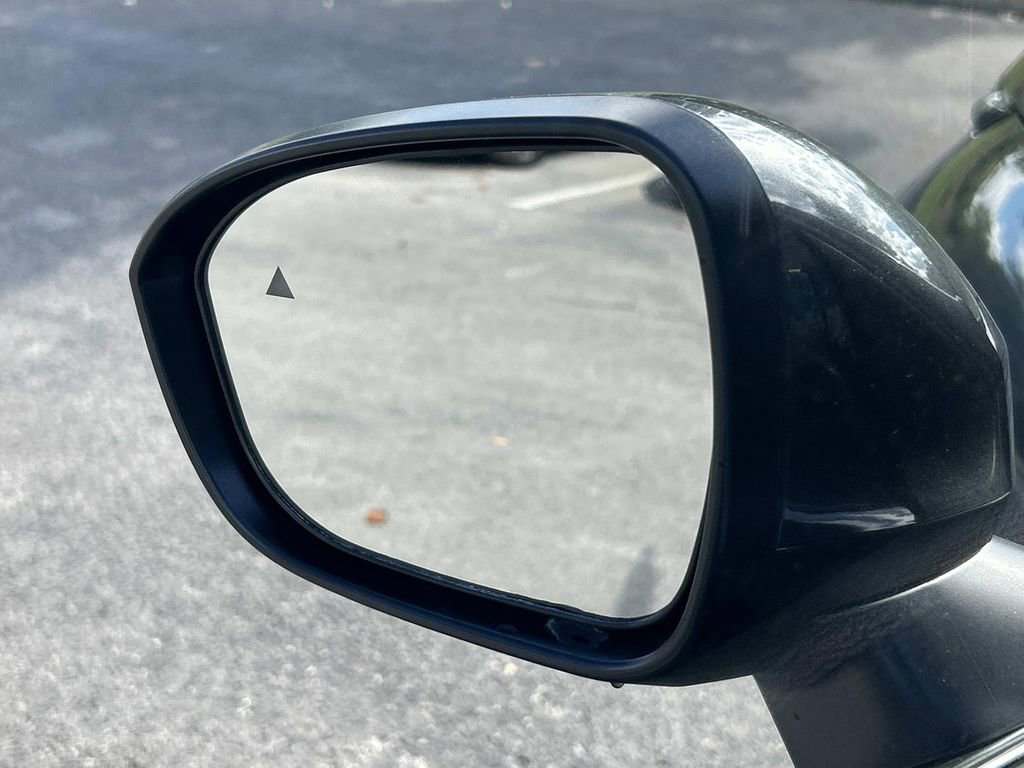 Used 2025 Mitsubishi Outlander SE image 15