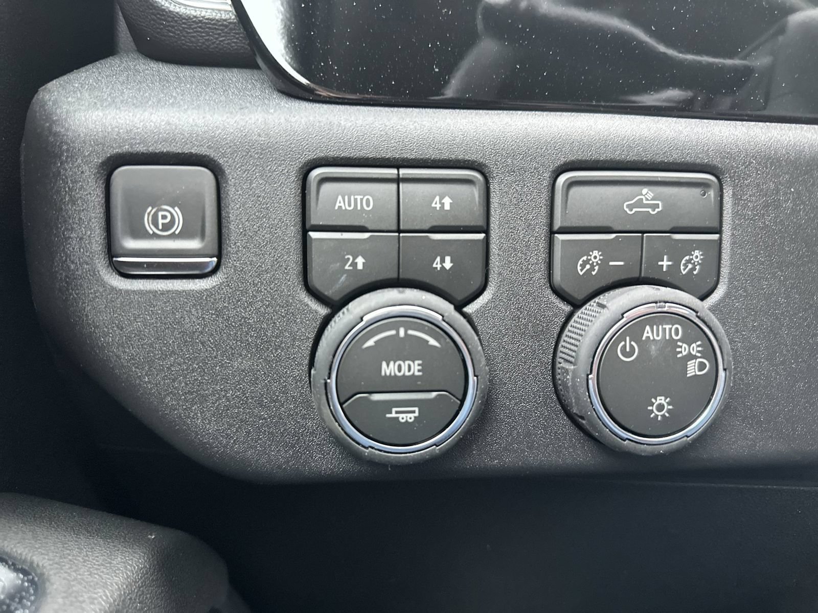 New 2026 Chevrolet Silverado 1500 LT w/ Z71 Off-Road Package AWD/4WD image 18