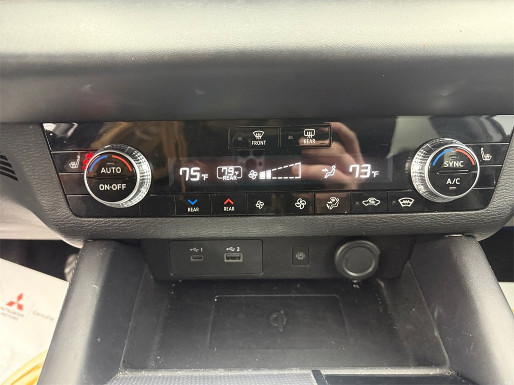 Used 2024 Mitsubishi Outlander 4WD Plug-In Hybrid image 32