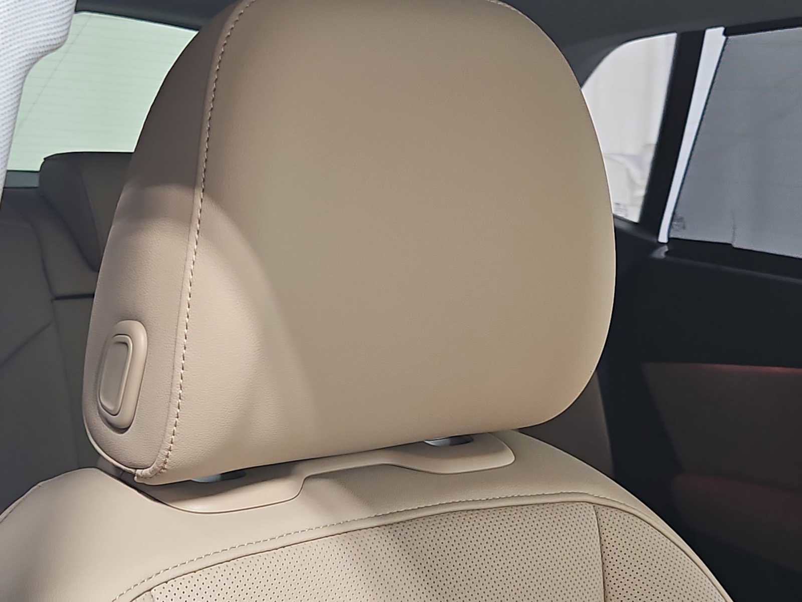 Used 2023 Audi Q8 Prestige image 21