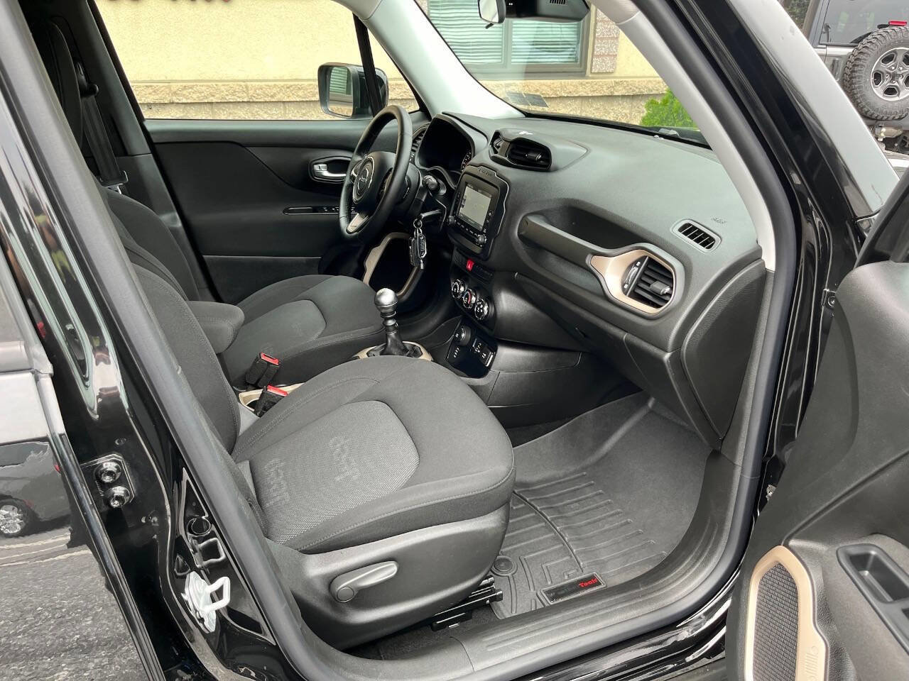 Used 2015 Jeep Renegade Latitude image 7