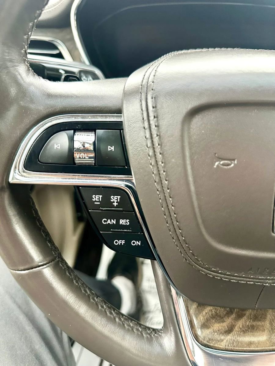 Used 2017 Lincoln Continental Select FWD image 29