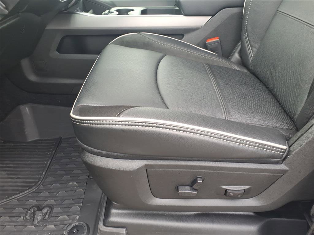New 2026 RAM 2500 Laramie AWD/4WD image 17