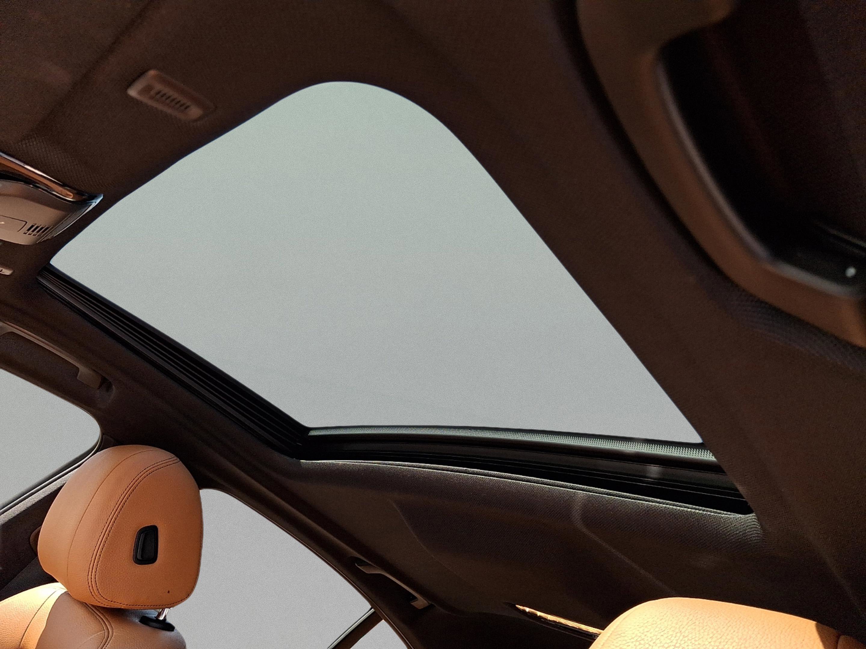 Used 2020 BMW 530i xDrive w/ Premium Package image 14