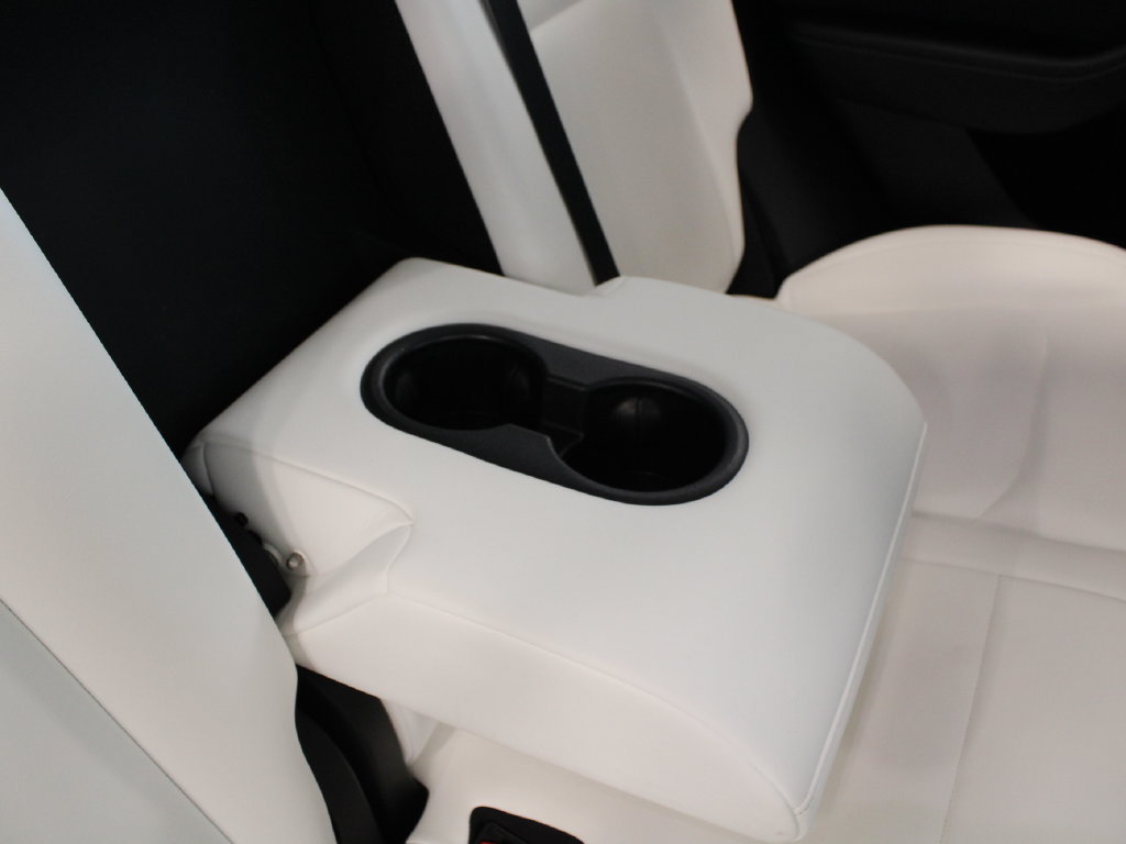 Used 2022 Tesla Model Y Long Range AWD/4WD image 29