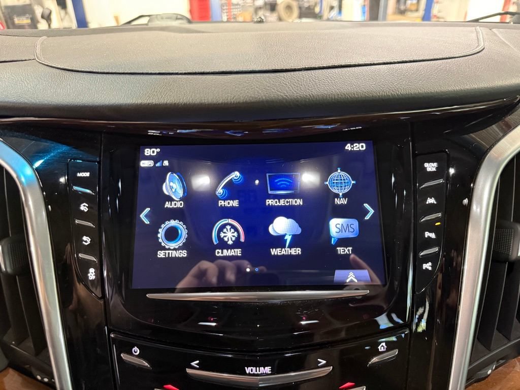 Used 2020 Cadillac Escalade Luxury AWD/4WD image 28