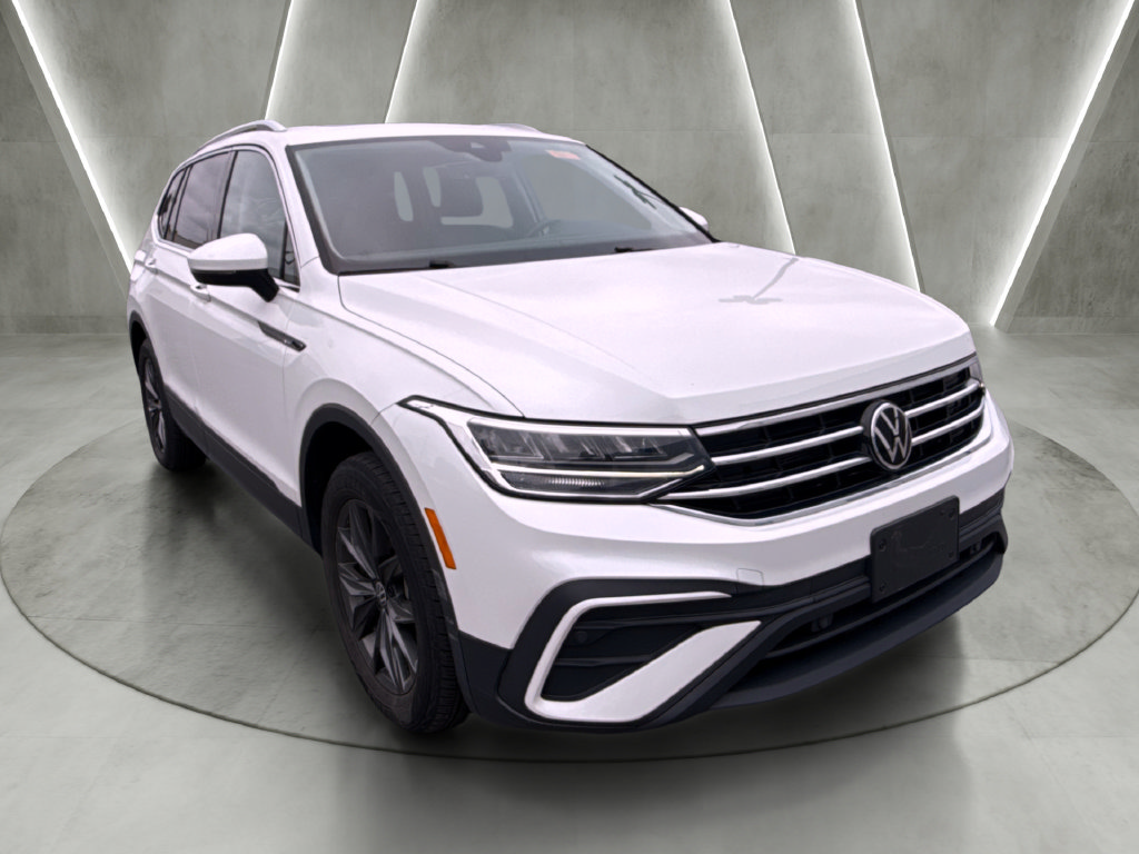 Used 2023 Volkswagen Tiguan SE w/ Panoramic Sunroof Package