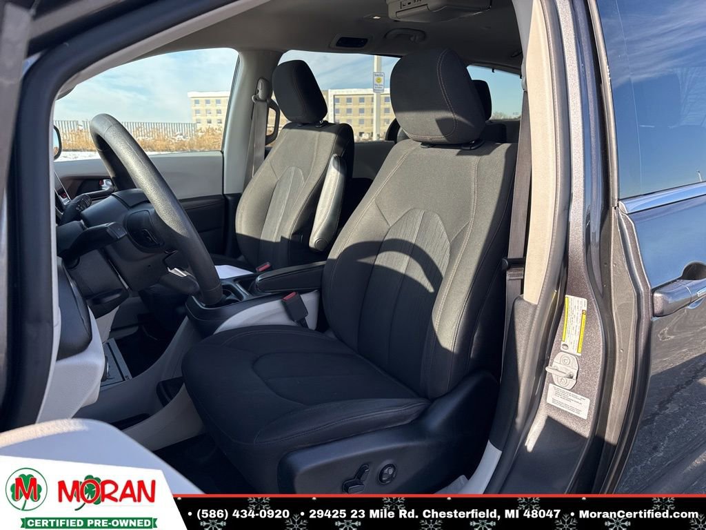 Used 2017 Chrysler Pacifica Touring Plus w/ Tire & Wheel Group image 12