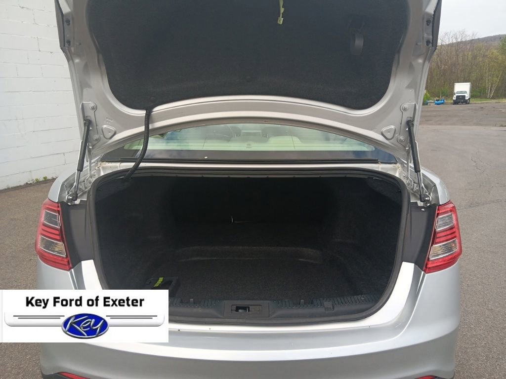 Used 2016 Ford Taurus SE image 13