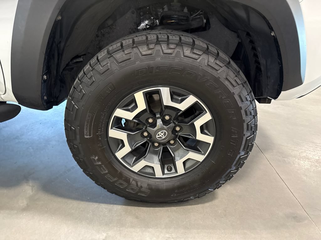 Used 2019 Toyota Tacoma TRD Off-Road AWD/4WD image 19