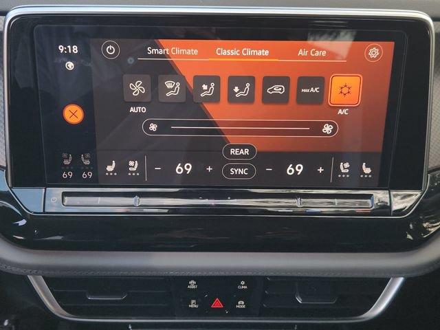 Used 2025 Volkswagen Atlas Peak Edition SE AWD/4WD image 19