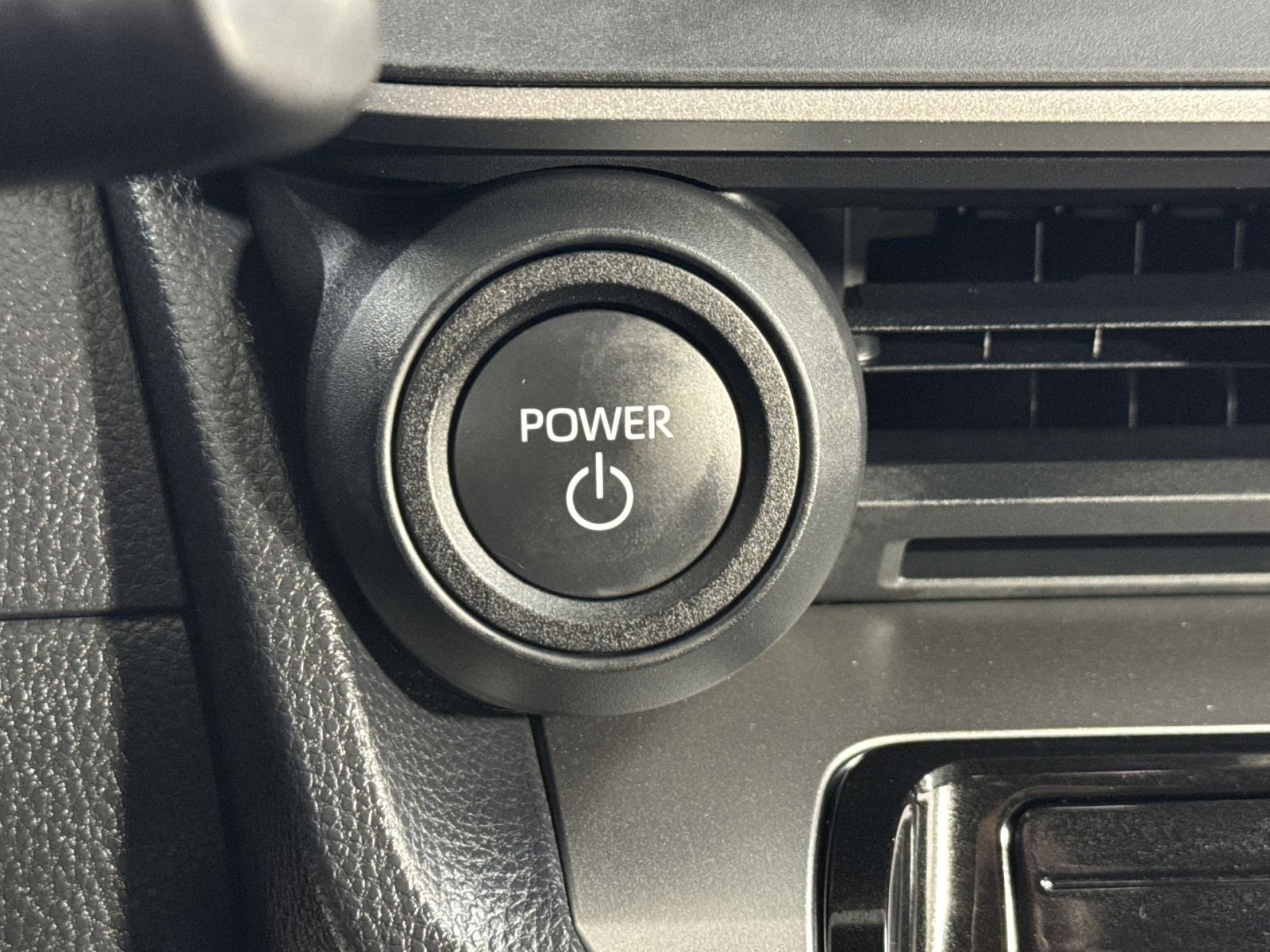 Used 2025 Toyota Prius LE image 33