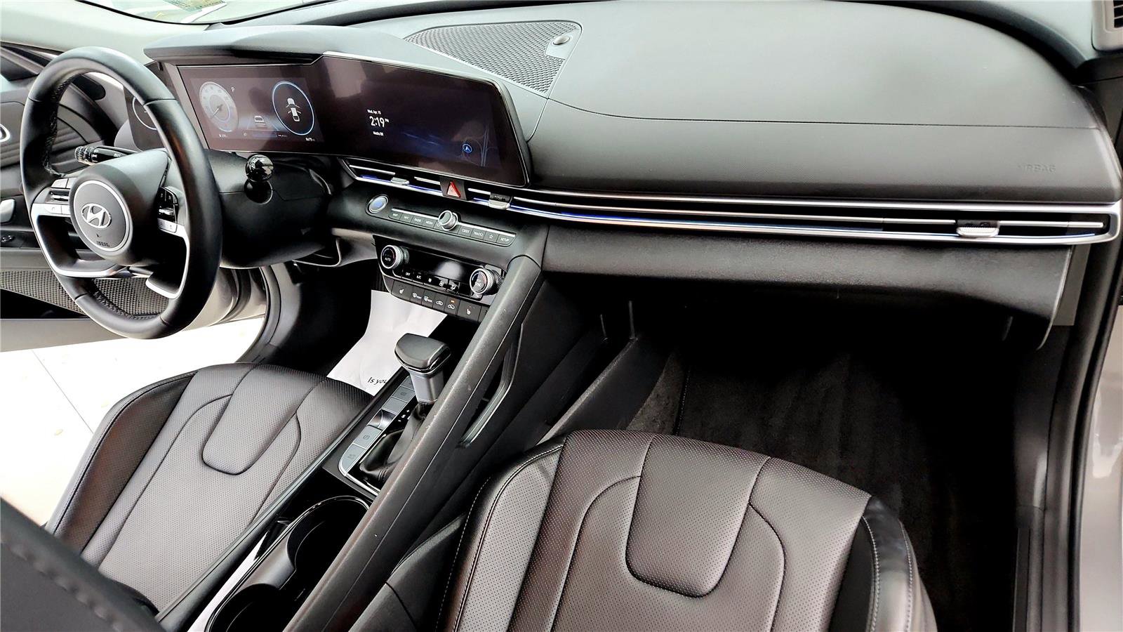 Used 2023 Hyundai Elantra Limited image 12