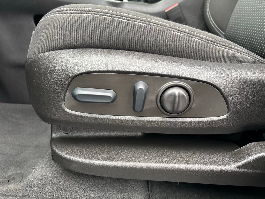 Used 2023 GMC Terrain SLE w/ Driver Convenience Package image 15