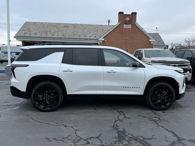 Used 2025 Chevrolet Traverse RS image 8