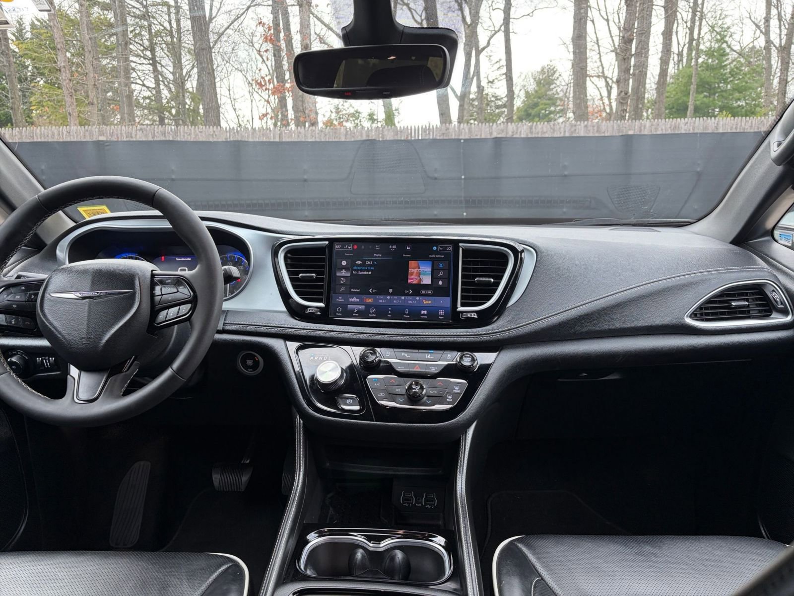 Used 2025 Chrysler Pacifica Limited image 37