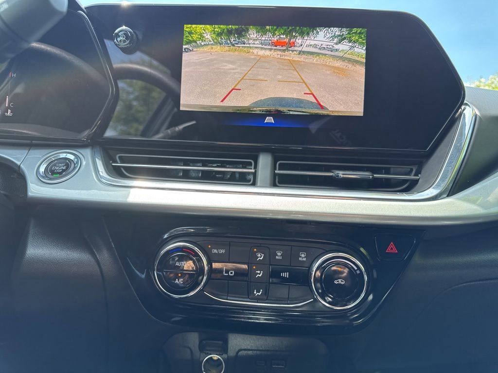 Used 2025 Chevrolet Trax LT FWD image 18
