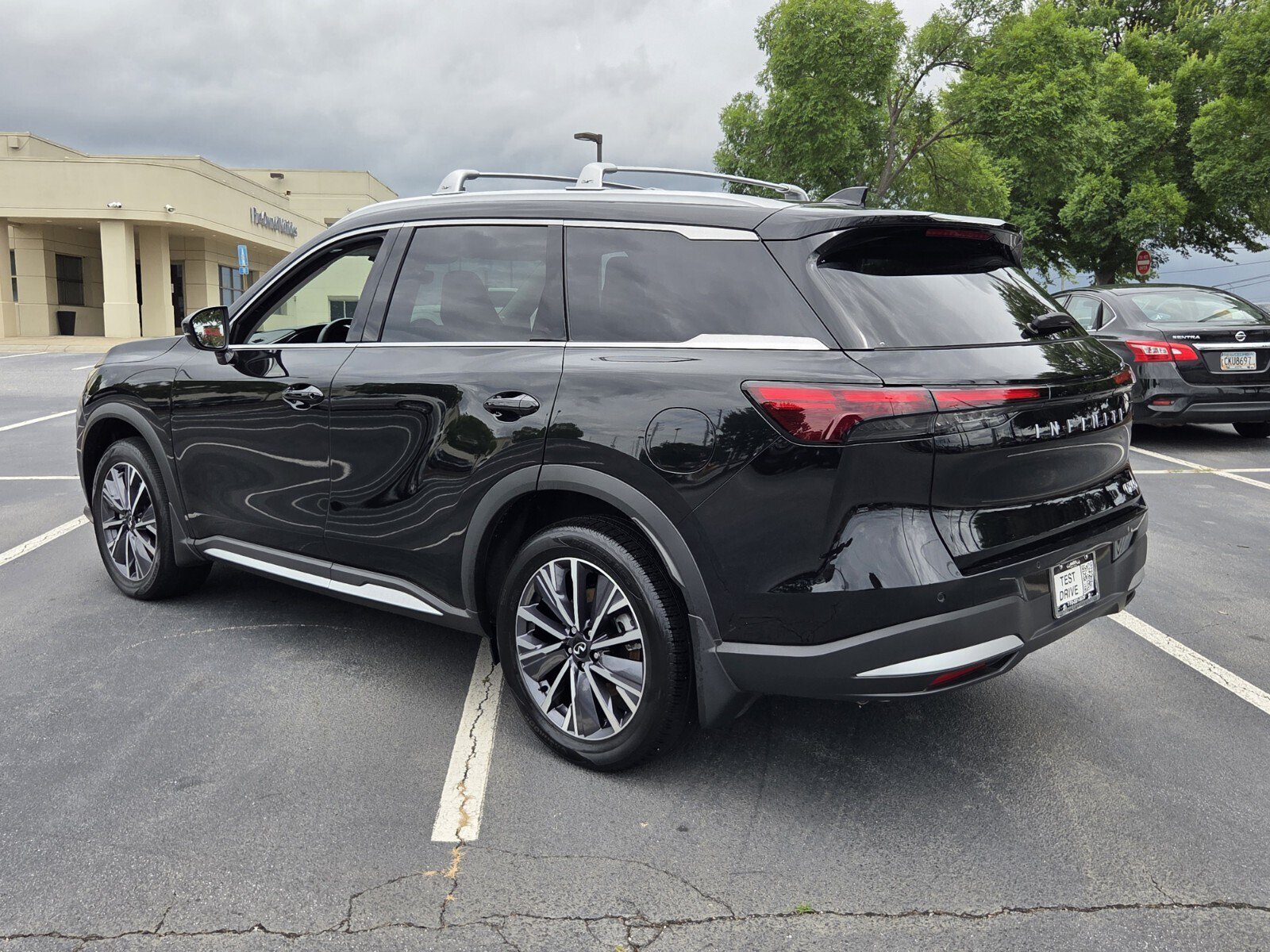 Certified 2026 INFINITI QX60 Luxe w/ Cargo Package FWD image 8