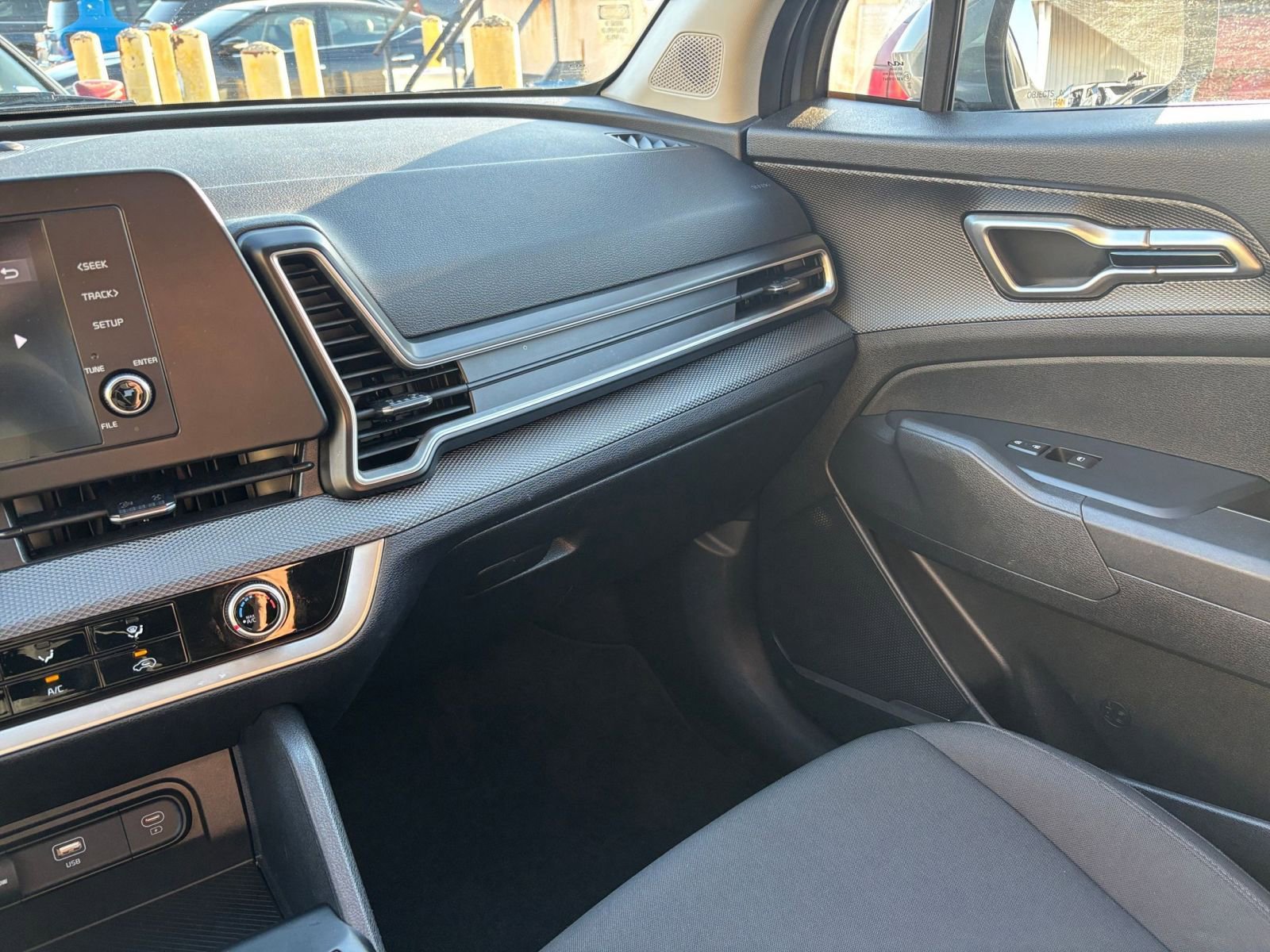 Used 2025 Kia Sportage LX image 34