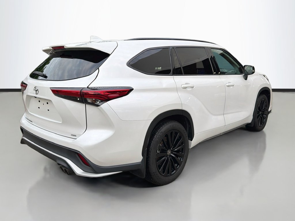 Used 2023 Toyota Highlander XSE FWD image 7