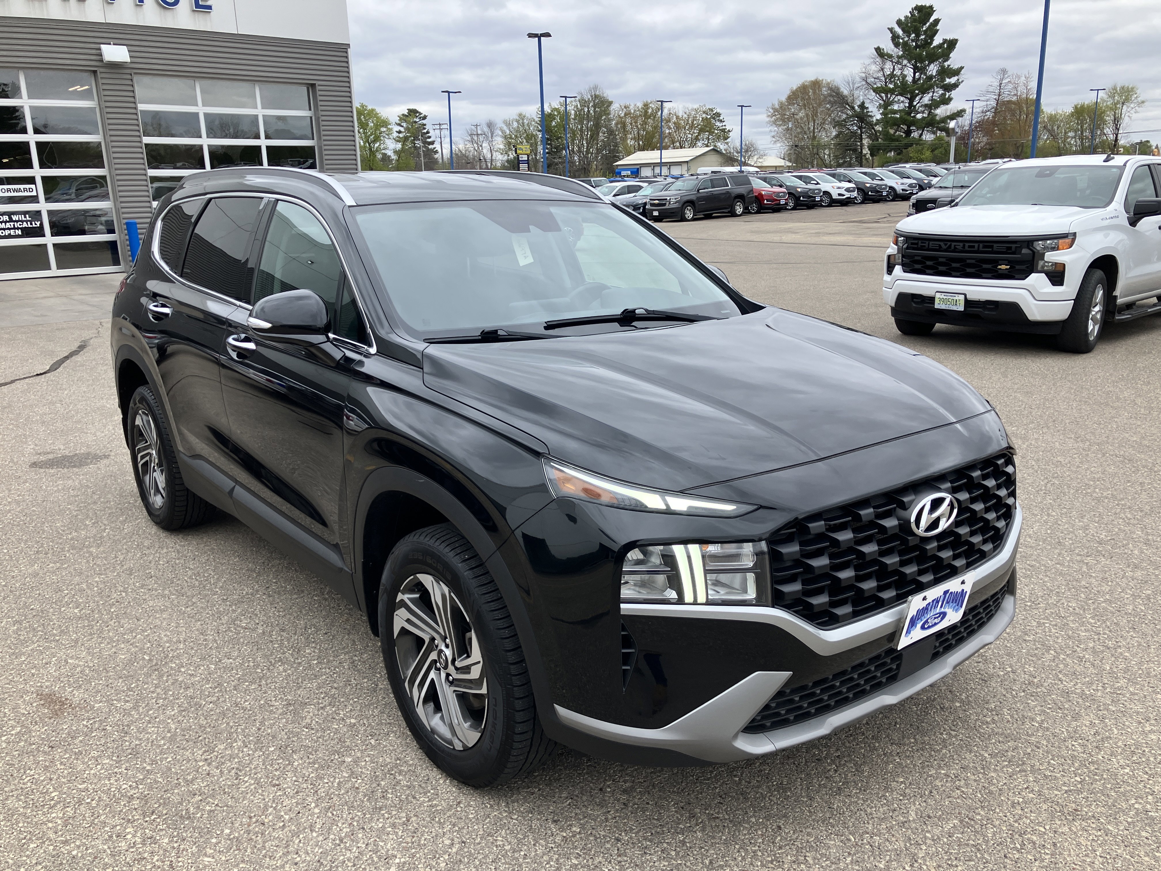 Used 2023 Hyundai Santa Fe SEL w/ Cargo Package AWD/4WD image 4
