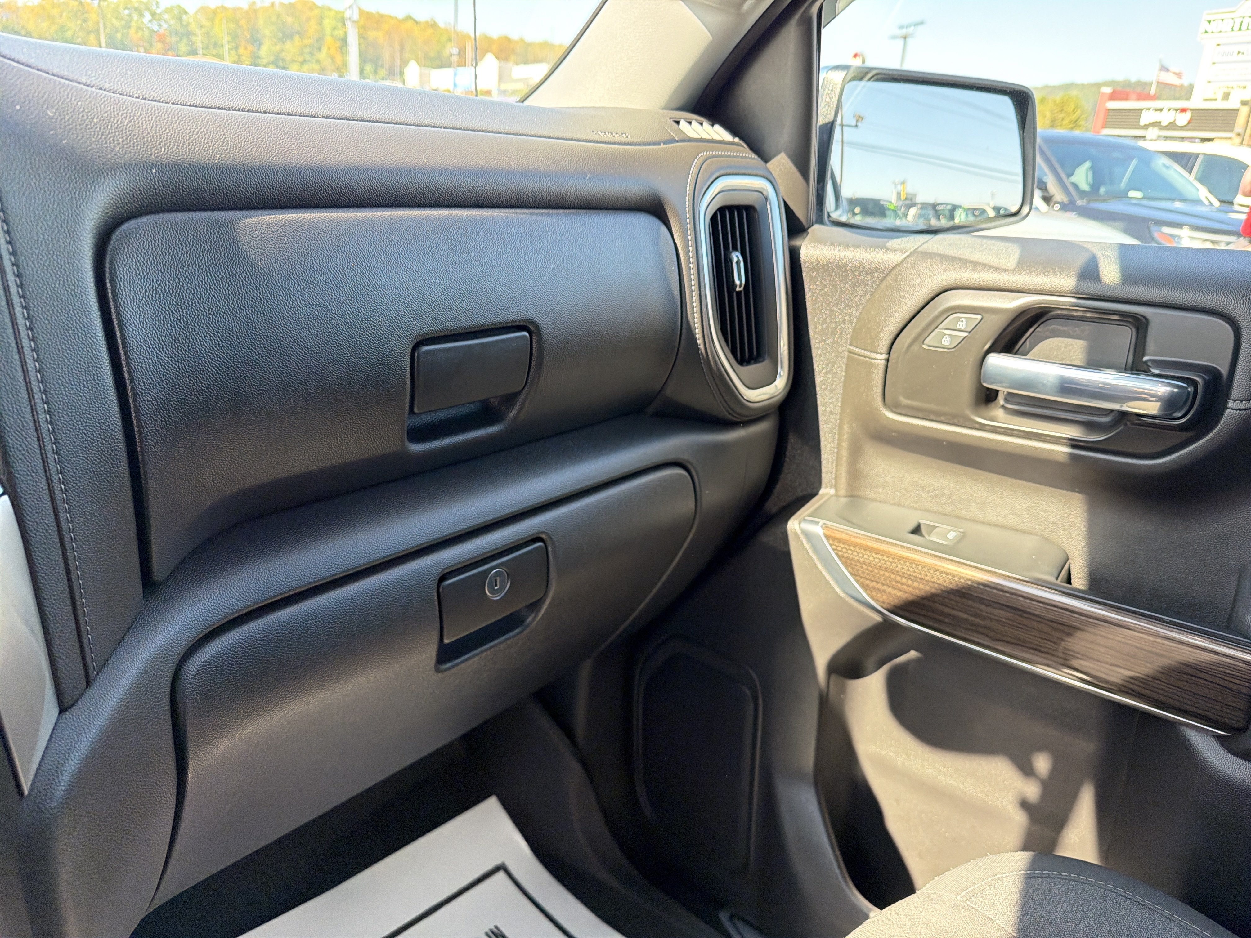Certified 2022 Chevrolet Silverado 1500 LT AWD/4WD image 23