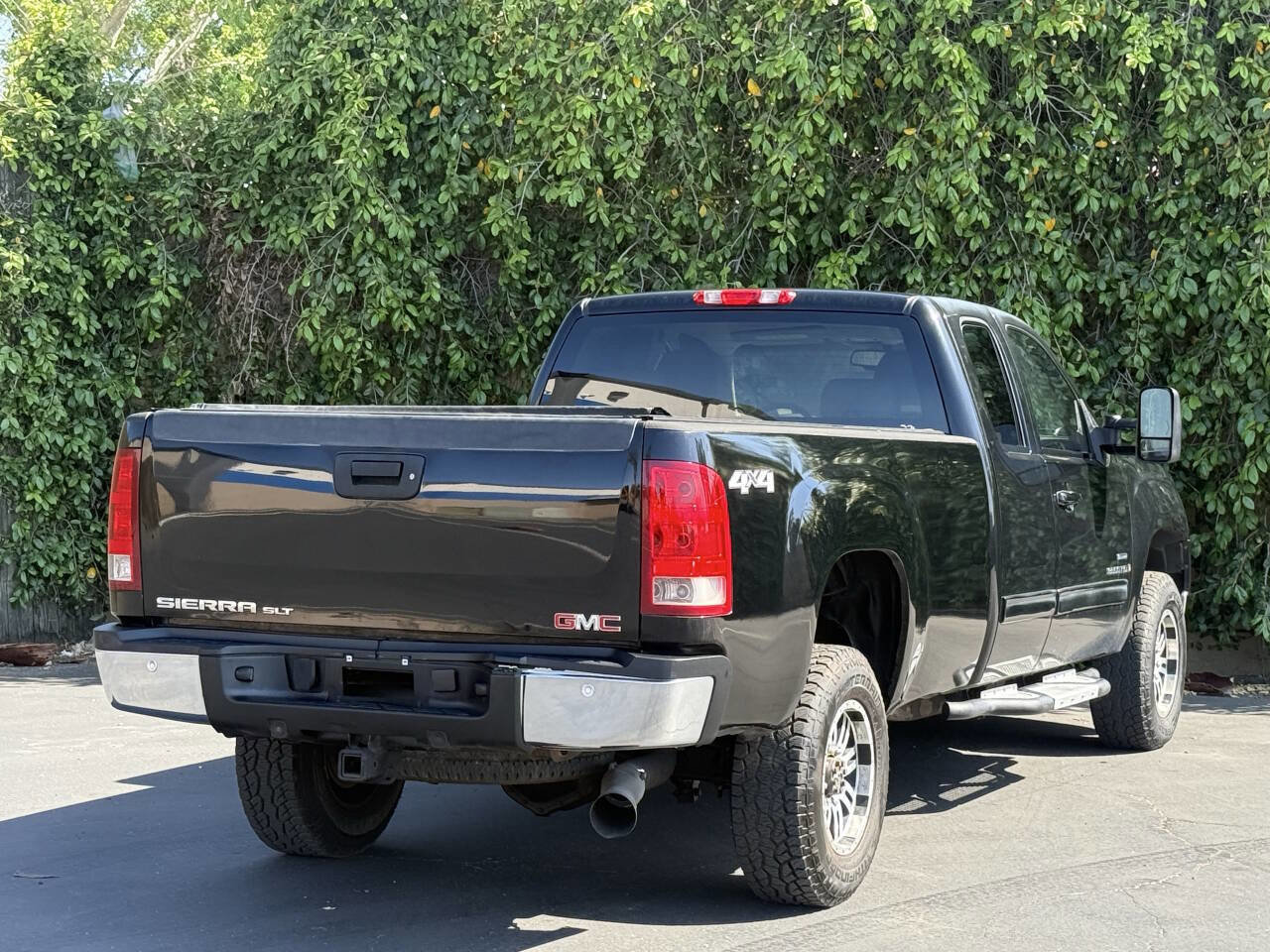 Used 2009 GMC Sierra 3500 SLT w/ SLT Convenience Package image 5